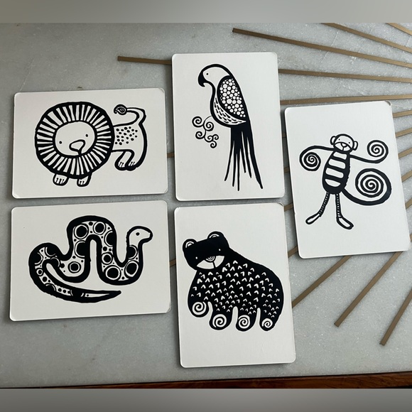 Wee Gallery Bundle - Egg Crinkle Toy and Art Card for Baby (5 Cards) - Picture 3 of 4